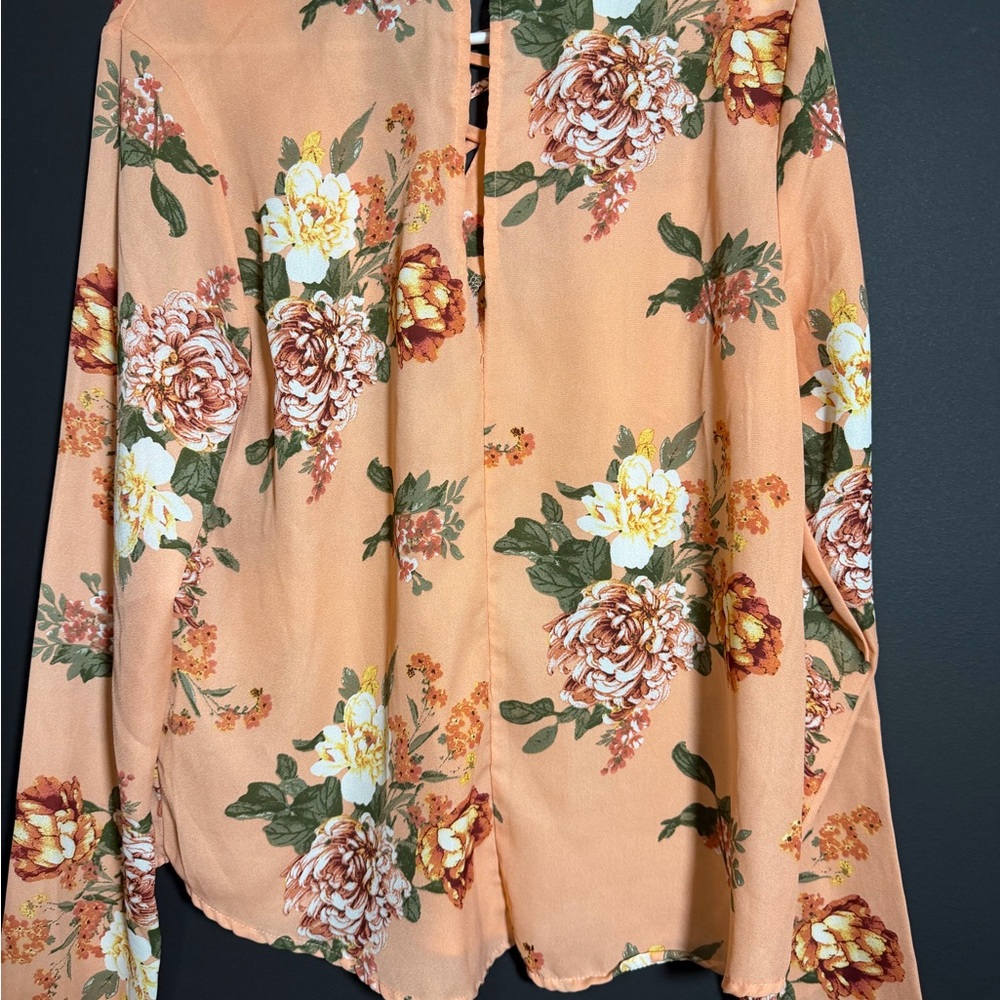 Rue 21 Floral Blouse. - Picture 6 of 7